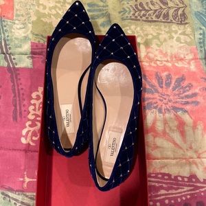 Womens shoes. Valentino Brand. Size 37.  Navy blue color.